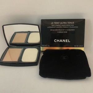 CHANEL ULTRAWEAR FLAWLESS COMPACT FOUNDATION. SPF 15 Shade: #12 Beige Rose